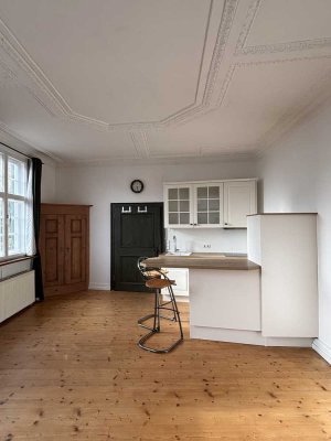 schöne, renovierte 2-Zimmer-Wohnung in denkmalgeschütztem Gebäude