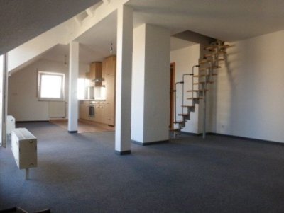 Helle 3,5 Zimmer Dachgeschoss Wohnung mit Balkon