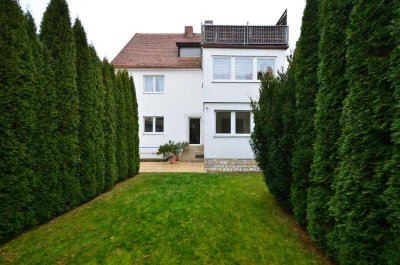 Rendite 5%! Mehrfamilienhaus mit 4 Wohnungen und Balkonen, Dachterrasse in Regensburg Südost