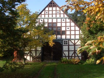Historischer Resthof – Fachwerkhaus mit Neben­gebäude in idyllischer Lage und Potenzial.