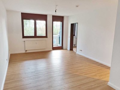 Barrierefreie Altenwohnung in Seniorenwohnhaus, separate Küche, Sonnenbalkon, Serviceangebot nutzbar