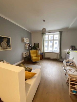 Modernes Wohnen im stilvollen Altbau – 2-Zi-Whg mit Balkon in ruhiger Lage in der Maxvorstadt