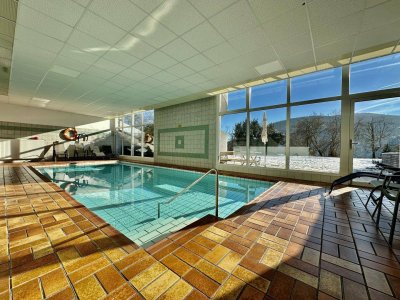 Reihenhaus mit großem Garten // Garagenbox // Indoorpool // Sauna // TOP Lage!