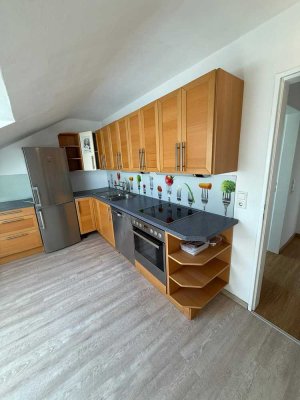 Viel Platz in Kassel: 4-Zimmer-Wohnung mit Garage, Südterrassse und Gartennutzung