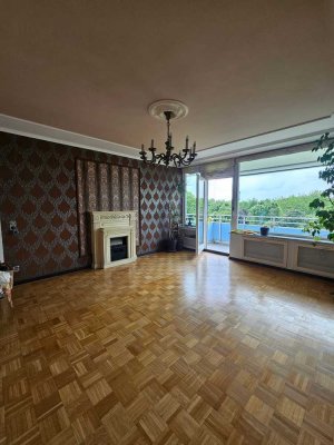 Wohnen mit Weitblick: 4-Zimmer-Wohnung mit Balkon und TG