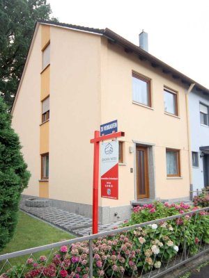 Familienfreundliches Reiheneckhaus mit Wintergarten in Schwabach