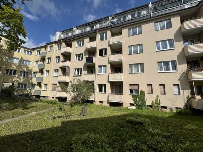Lichtdurchflutete 2-Zi.-Wohnung mit Süd-West-Balkon & EBK! Modernisiert - zum 18,99 fachen!