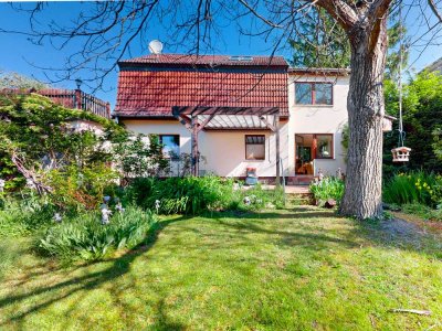 Freistehendes Einfamilienhaus mit Dachterrasse, Garten und viel Platz auf drei Etagen