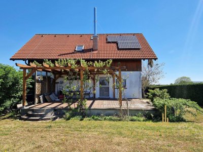 Gepflegtes Einfamilienhaus mit 5 Zimmern, großem Garten, Pool &amp; Garage