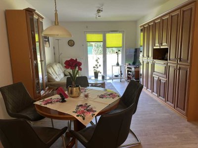 2-Zimmer Senioren-Wohnung (60+) in gehobener Ausstattung mit Terrasse und EBK in Rellingen