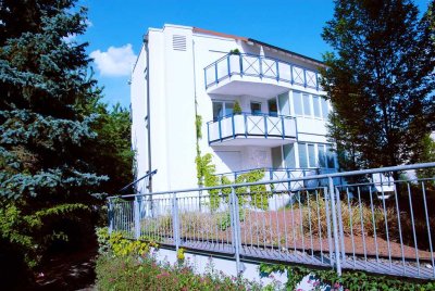 Exklusive, gepflegte 3-Zimmer-Wohnung mit geh. Innenausstattung mit Balkon und EBK