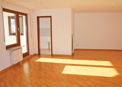 Attraktive 2,5-Zimmer-Wohnung mit Südbalkon und Tiefgaragenstellplatz – ideal für Singles oder Paare