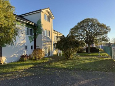 Haus mit Büro mit großer Gartenanlage und vielseitig nutzbarer Lagerhalle