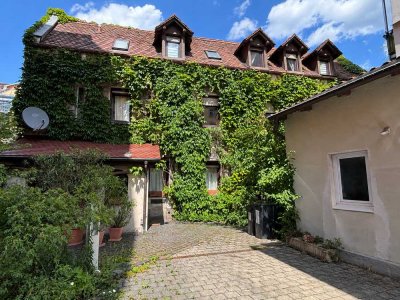 Historisches Einfamilienhaus mit Charme und vielseitigem Nebengebäude in Nürnberg-Bleiweiß