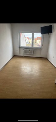 ***STUDENTEN AUFGEPASST!!**  1 ZIMMER IN EINER   4 ER WG WOHNUNG ZU VERMIETEN!***