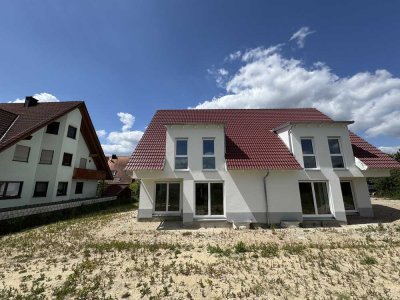 Attraktiver DHH-Neubau mit Garten, Erstbezug (Südwest-Hälfte)
