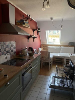 Dachgeschoss  2-Zimmer-Wohnung mit Lift, Stellplatz und  Balkon in Leipzig Connewitz