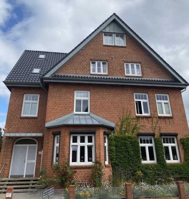 Gepflegte 3 1/2-Zimmer Hochpaterre-Wohnung mit Garten und Kanalblick