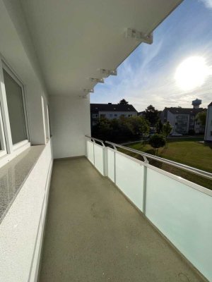 *Modernisierte Balkonwohnung mit Wannenbad*gedämmtes Haus*