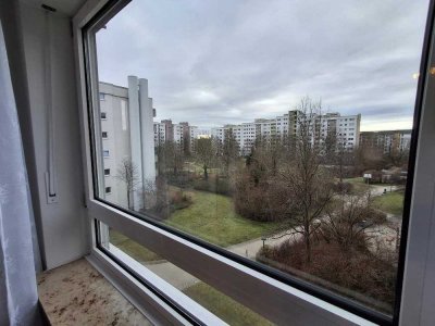 +++Geschmackvoll renovierte 2 Zi. mit Balkon und Einbauküche in Germering +++