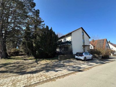 Großzügiges Mehrfamilienhaus mit drei Wohnungen in zentraler Lage von Röhrmoos zum Selbstbezug