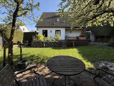 Freistehendes Einfamilienhaus mit schönem Garten, Terrasse und gemütlichen Sitzecken!