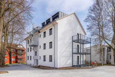 Erstbezug nach Kernsanierung: Helle 3-Zimmer-Wohnung in Mehrfamilienhaus (Grunderneuert)