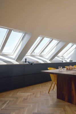 Maisonette-Penthouse im Frankfurter Norden, lichtdurchflutet, Dachloggia mit Skylineblick