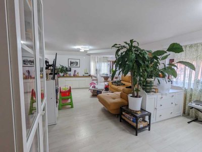 gepflegte 4-Zimmer-Maisonette-Wohnung mit Balkon, Küche und Tiefgarage