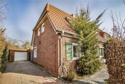 Bremen-Osterholz: Sanierungsbedürftige Doppelhaushälfte mit großem Grundstück
