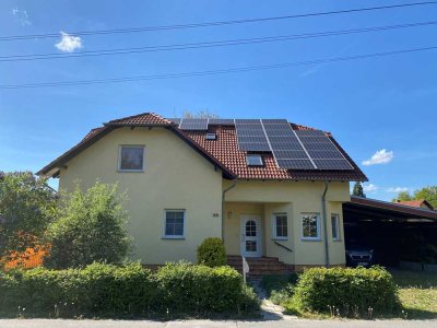 Großzügiges Einfamilien- bis Zweifamilienhaus mit effizienter Wärmeversorgung!