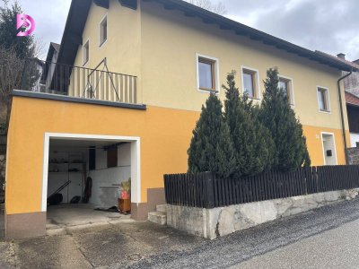 Wohnhaus mit Nebengebäude in Schönbach