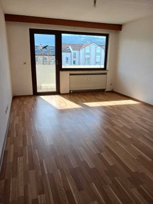 Helles 1-Zimmerappartment mit Balkon und Pkw-Stellplatz