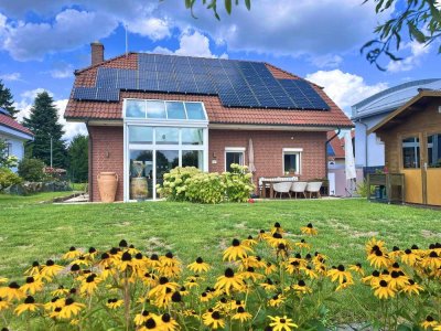Modernisiertes, energieeffizientes Einfamilienhaus mit PV-Anlage in  Lich-Langsdorf