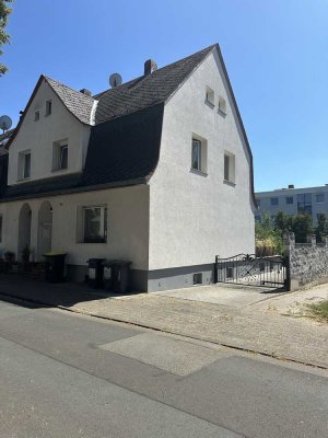 Frankfurt-Griesheim: Helles 4-Zimmer-Haus mit großem Garten in ruhiger Lage