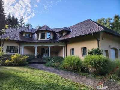Tolle Villa mit neuer PV-Anlage bietet viel Platz und ruhige, grüne Umgebung – nur ca. 38 min zur Stadtgrenze Wien!
