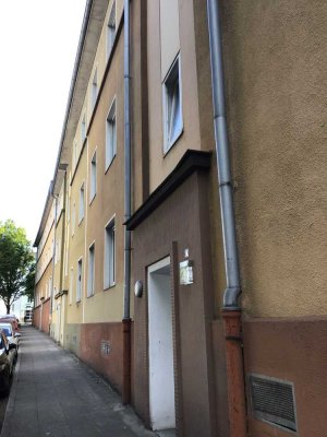 Frisch modernisiert: 3-Zimmer-Wohnung mit Loggia in Stadtlage!