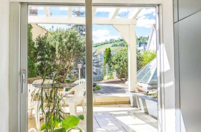 Einzigartiges Wohnen im Herzen von Esslingen! Haus im Haus mit Sonnenterrasse & 8 Zimmern!