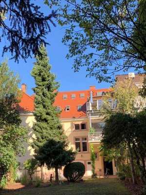 Historisches Schmuckstück mit parkähnlichem Garten in bester Karlsruher Innenstadtlage