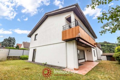 Einfamilienhaus + Zweifamilienhaus in begehrter Lage! Zwei Häuser zum Preis von einem.