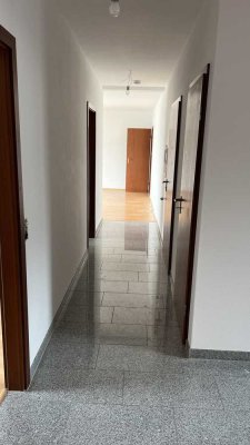Schöne 4-Zimmer-Wohnung mit Balkon in Ludwigshafen-Maudach inkl. Einbauküche zu vermieten