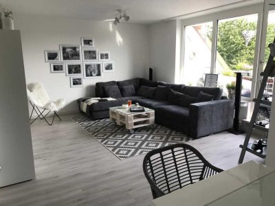 Stilvolle, vollständig renovierte 4-Zimmer-Maisonette-Wohnung mit Balkon und EBK in Neuss