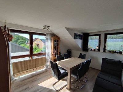 Ansprechende und gepflegte 3-Zimmer-Dachgeschosswohnung mit Balkon und Einbauküche in Haiterbach