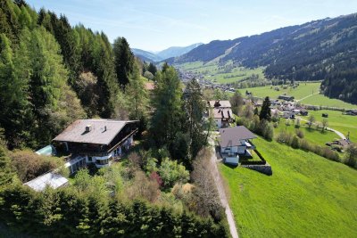 Mehrfamilienhaus in Tirol kaufen – Sonnige Hanglage, großes Grundstück &amp; Entwicklungspotenzial