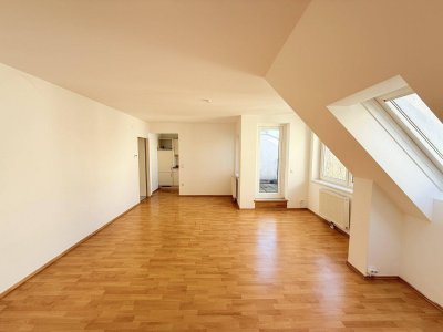 Helle 2-Zimmer Wohnung im Dachgeschosszubau inkl. Lift und Terrasse