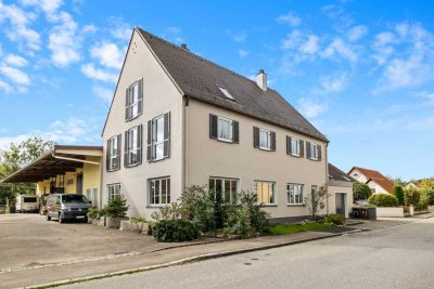 Sanierte 2,5-Zimmer-Wohnung mit gemütlichem Holzkachelofen und Garage in Nordendorf