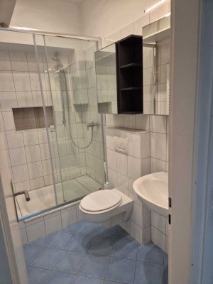 Helle 3-Zimmer-Wohnung mit Terrasse in solidem Altbau – Düsseldorf-Oberkassel