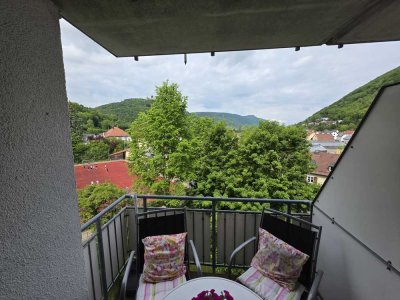 Stilvolle 2-Zimmer-Wohnung mit Balkon und EBK in In der Musel, Bad Urach