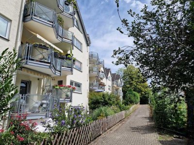 Schöne, helle, sonnige und ruhige 2 Zimmer DG Whg. mit Südbalkon und Fernblick in Wuppertal West