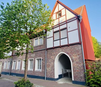 Seniorengerechte 2 Zimmerwohnung mit Aufzug, Küche & Balkon